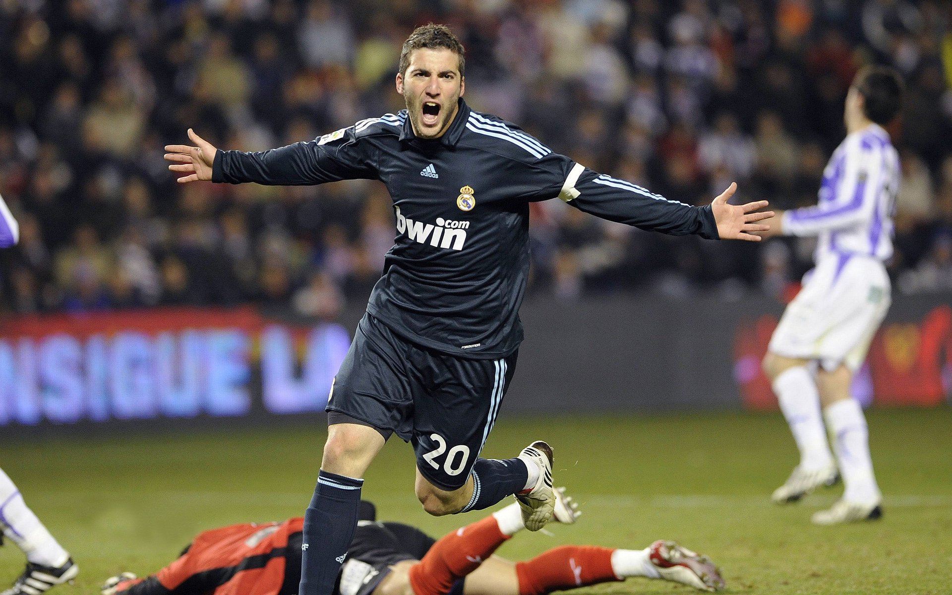 全国青少年武术套路比赛在乌鲁木齐精彩纷呈，2021年全国青少年武术套路锦标赛